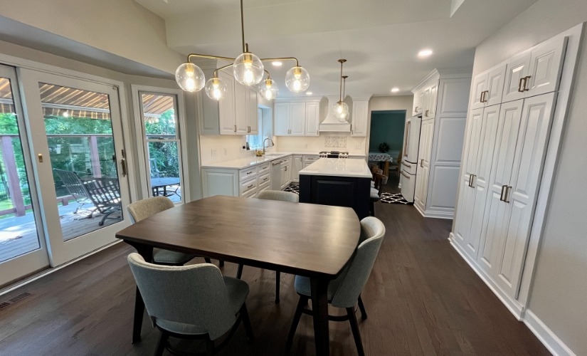 Traditional Honey Bronze Kitchen near Ann Arbor Michigan